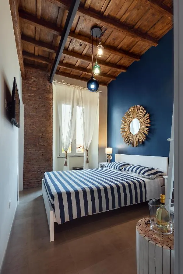 Le Boutique Luxury Rooms Diffused In Historic Center Fiumicino Gasthof