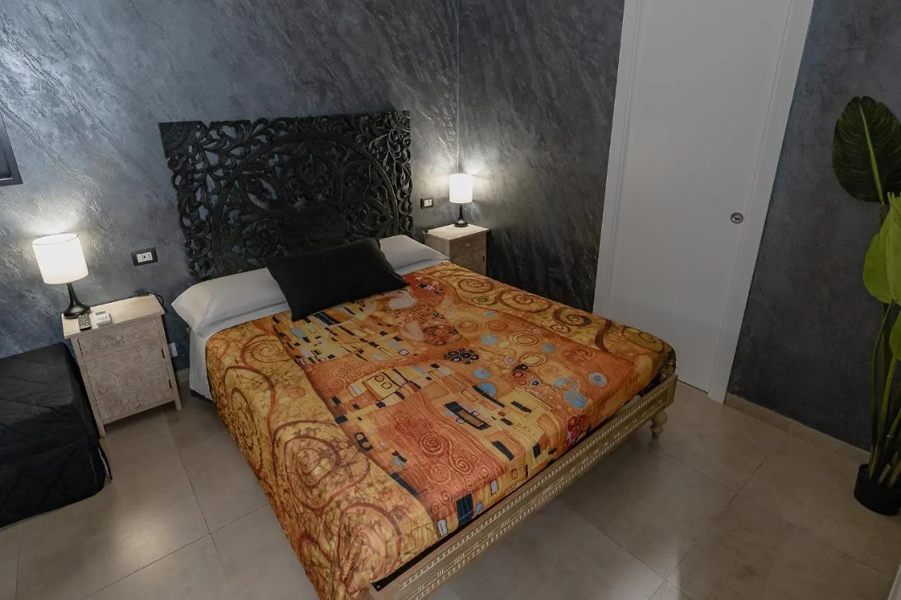 Le Boutique Luxury Rooms Diffused In Historic Center Fiumicino Italien