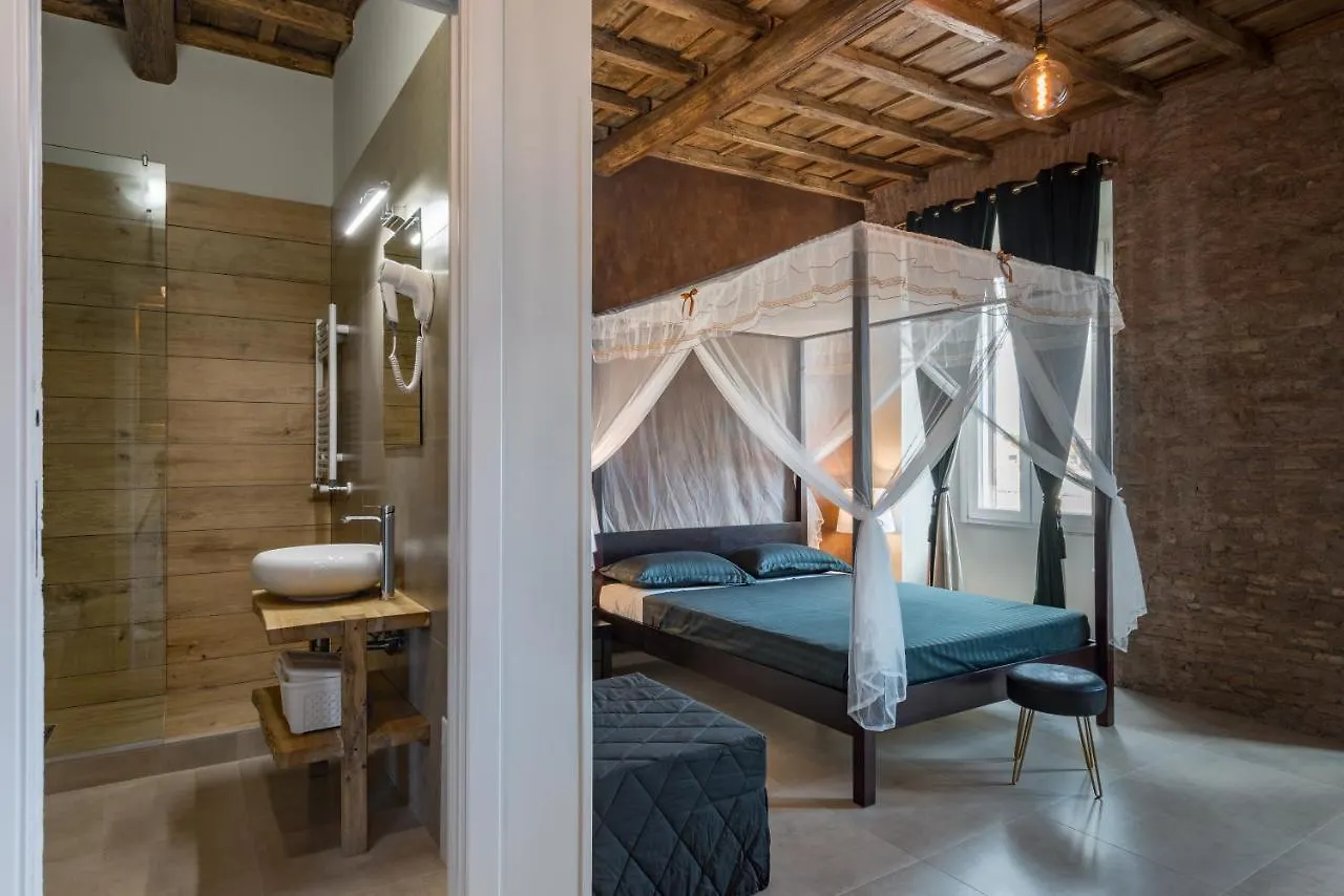 Le Boutique Luxury Rooms Diffused In Historic Center Fiumicino